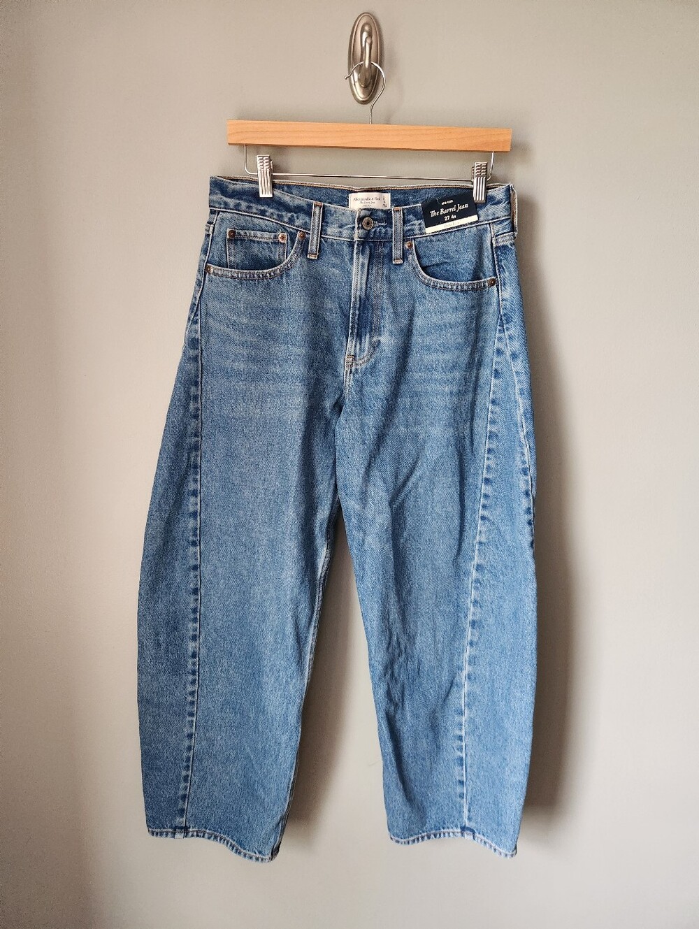 Abercrombie & Fitch Barrel Jeans Mid Rise Curve Love  Women's Size 4/27 NWT
